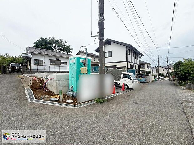 【前面道路含む現地写真】
スーパー、コンビニ、ドラッグストアまで徒歩圏内!この街で・この家で暮らしたいと思わせる理由を是非現地でお確かめ下さい。