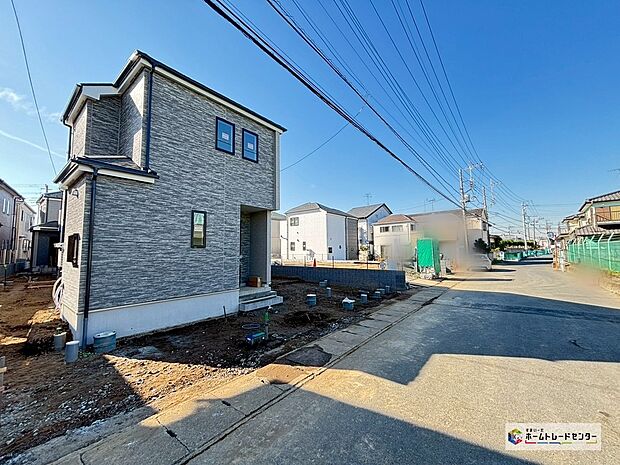 【≪前面道路含む外観≫】2025年11月下旬完成予定 ！平日・お仕事帰りなど、いつでもご案内致します！お気軽にお問い合わせ下さい♪フリーダイヤル：0120-888-365