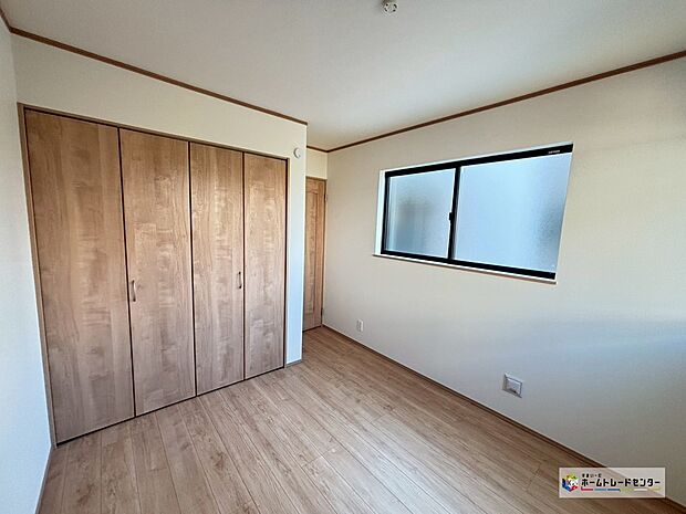 【洋室】【B号棟】大容量の収納を設えることでいつでもお部屋をすっきり美しく保てます！全居室に収納をご用意しておりますので居室の全空間を有効活用出来ます。自分好みのお部屋で、ゆったりお寛ぎ頂けます。