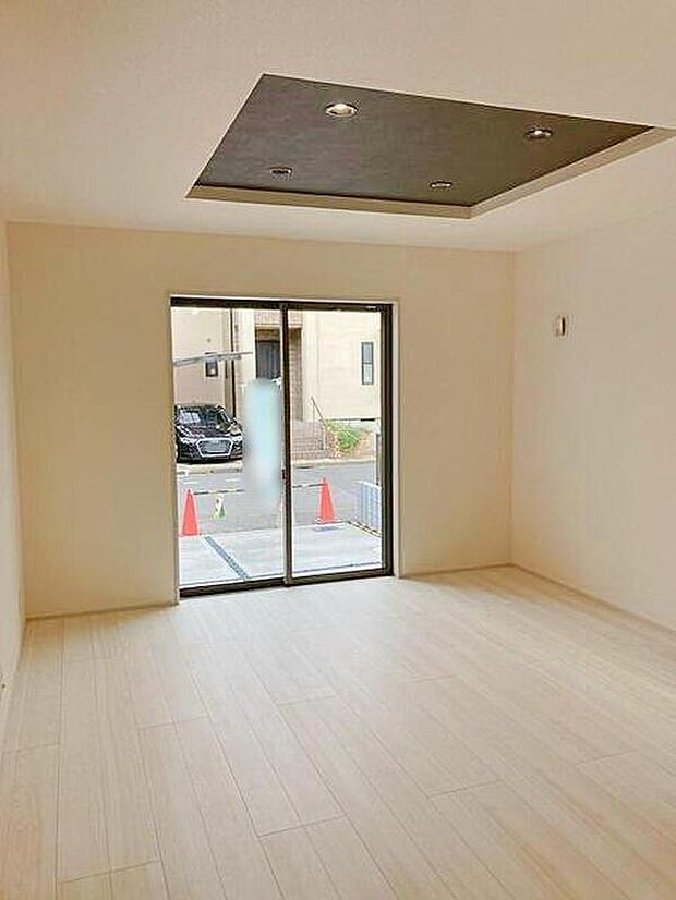 【リビング】（２号棟）
ゆとりある空間で解放感があるリビングです♪採光にも優れていて過ごしていて気持ちのいいリビングです！