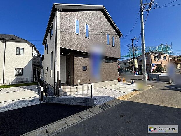 【現地外観写真】≪1号棟≫休日にご家族揃ってご見学はいかがでしょうか♪実際の現地を見てみると図面などではわからない、新たな発見もありますのでまずはお気軽にお問い合わせください♪