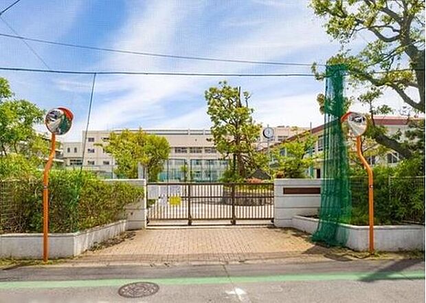 市川市立第六中学校(約2,000m)