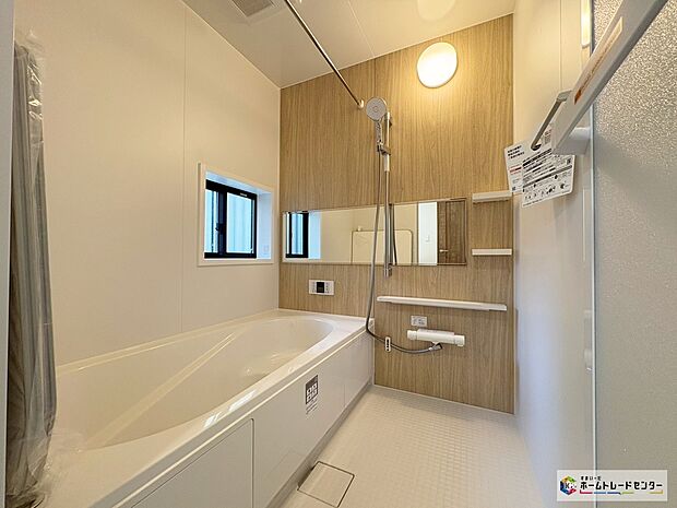 【浴室】スイッチ操作ひとつで自動的にお湯はり、追い炊き、保温ができるため、手動で蛇口を開閉したり温度調節したりする手間が省けます！