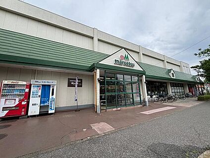 マルエツ小金原店 680ｍ(徒歩9分)