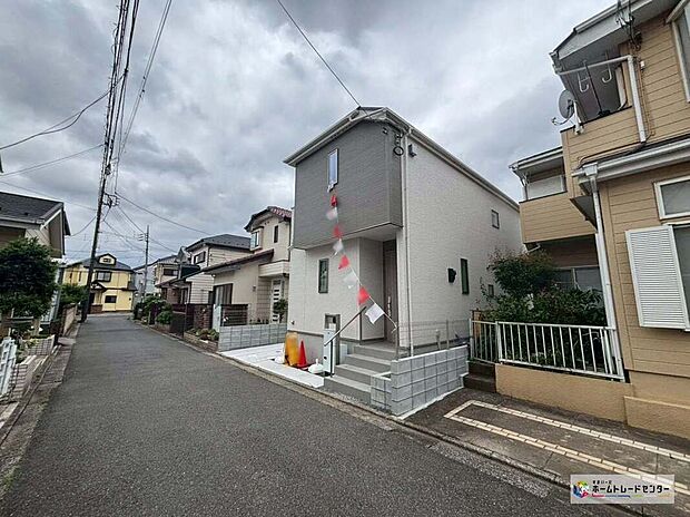 【前面道路含む現地写真】平日・お仕事帰りなど、いつでもご案内致します！お気軽にお問い合わせ下さい♪フリーダイヤル：0120-888-365