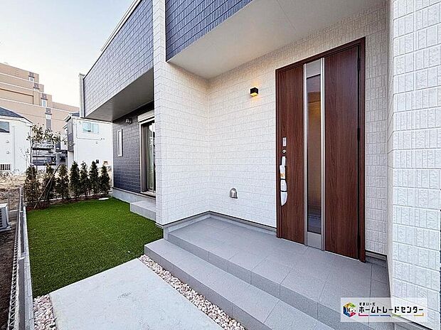 【庭】【C号棟】南庭を備えた理想のお住まいです趣味のガーデニングなど、ライフスタイルに合わせていろいろとお楽しみ頂けそうです。生活にゆとりと潤いが生まれます♪