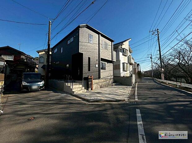 【前面道路含む現地写真】資料送付・ご見学即対応！建物完成しておりますので、室内ご内覧いただけます♪ご不明点等、スタッフがしっかりと説明させていただきますので、安心して現地をご覧ください♪