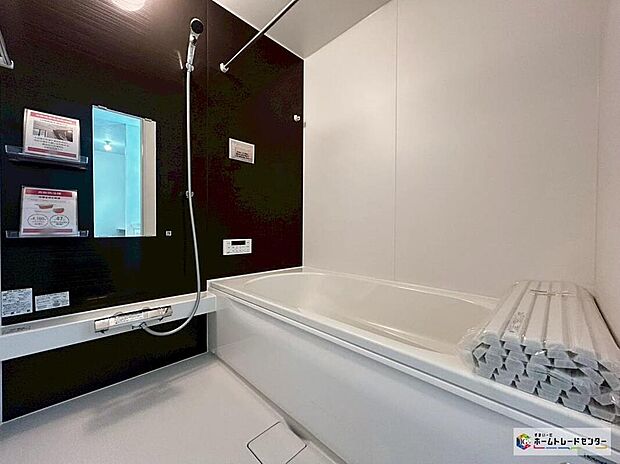 【浴室】≪1号棟≫
ひろびろ１坪サイズのバスルーム半身浴もできるひろびろな浴槽です♪