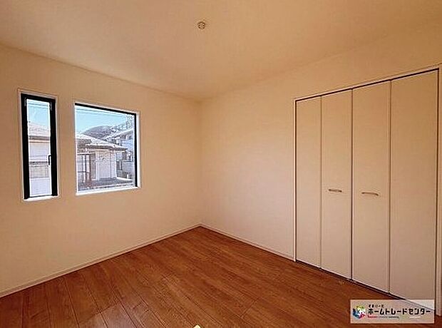 【リビング以外の居室】広々収納は各居室にご用意!普段使うけど来客には見せたくない生活感ある物やバッグ等のかさばる小物などをスッキリ収納できますね♪