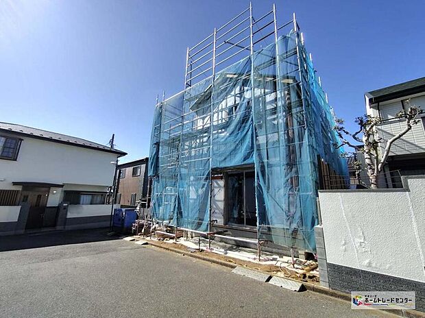 【現地外観写真】一戸建ての大きなメリットは、「自分の土地」を自由に使えること。好きなペットが飼えるほか、ガーデニングやDIY、車やバイクの手入れなど様々な趣味を楽しめます♪