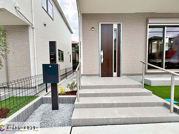 【玄関】☆玄関☆
家の第一印象は玄関で決まるくらい重要な場所。玄関は家の顔といわれますが我が家のセンスをさりげなく感じさせる魅力ある玄関造りも楽しみの一つですね♪