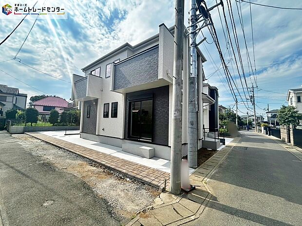 【前面道路含む現地写真】【C号棟】長期優良住宅とは、設備や広さなどの条件を満たし、将来にわたって長く住み続けられると国から認められた住宅のことです。減税や保険料、住宅ローン金利の優遇など嬉しいメリットもたくさん♪