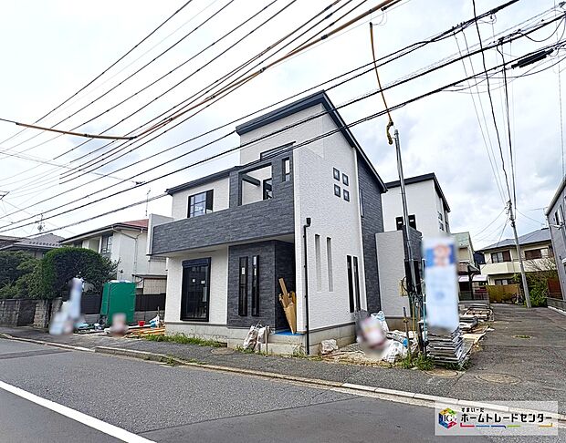 【現地外観写真】一戸建ての大きなメリットは、「自分の土地」を自由に使えること。好きなペットが飼えるほか、ガーデニングやDIY、車やバイクの手入れなど様々な趣味を楽しめます♪