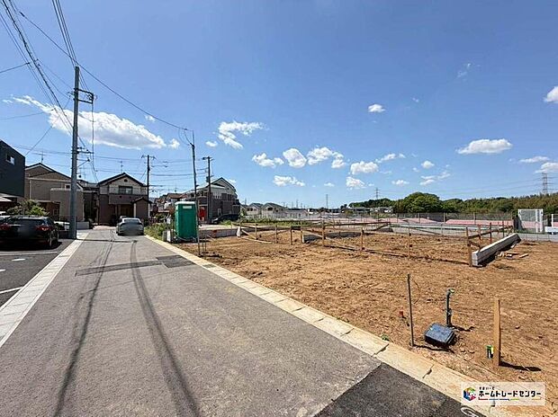 【前面道路含む現地写真】休日にご家族揃ってご見学はいかがでしょうか♪実際の現地を見てみると図面などではわからない、新たな発見もありますのでまずはお気軽にお問い合わせください♪
