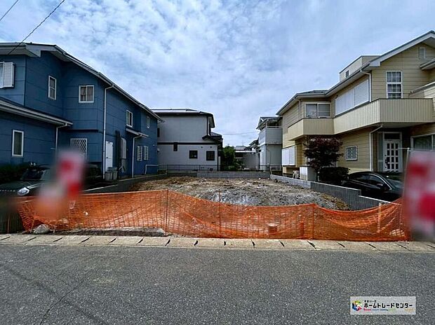 【現地外観写真】一戸建ての大きなメリットは、「自分の土地」を自由に使えること。好きなペットが飼えるほか、ガーデニングやＤＩＹ、車やバイクの手入れなど様々な趣味を楽しめます♪