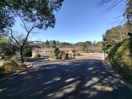里見公園 650m(徒歩9分)