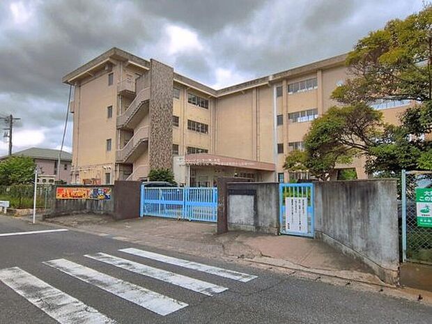 松戸市立古ケ崎小学校（約550m）