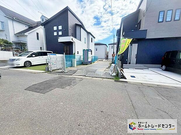 【【前面道路含む現地写真】】一戸建ての大きなメリットは、「自分の土地」を自由に使えること。好きなペットが飼えるほか、ガーデニングやＤＩＹ、車やバイクの手入れなど様々な趣味を楽しめます♪