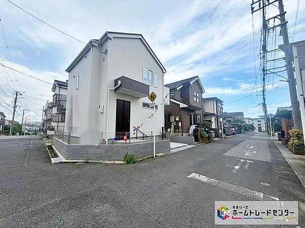 【前面道路含む現地写真】スーパー、コンビニ、ドラッグストアまで徒歩圏内!小中学校まで徒歩8分以内!この街で・この家で暮らしたいと思わせる理由を是非現地でお確かめ下さい。