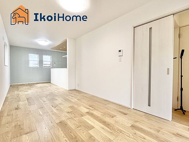 【居間・リビング】【ホームページに現地動画掲載中】●年中無休：当日予約可●1階のLDK17帖！カウンターキッチンです