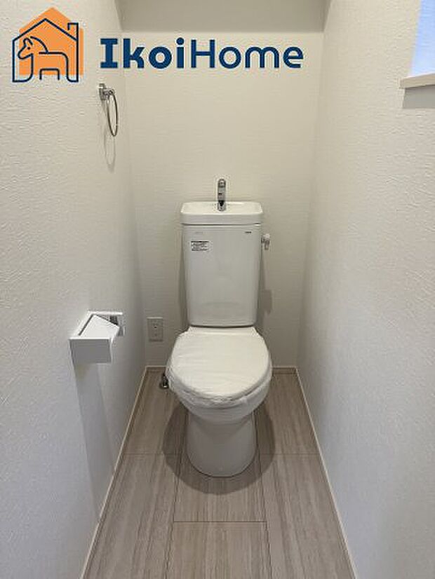 【トイレ】トイレには温水洗浄便座機能付きで、冬も便座が冷たくないので腰冷えを避けられます。