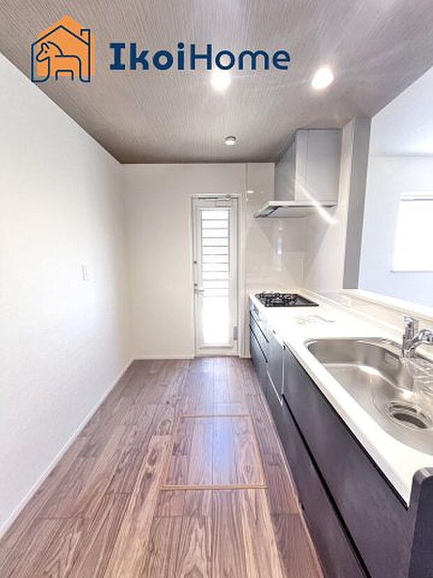 【コンロ】ガスコンロは高火力での調理も可能で、調理器具を選ばなくてもいいので便利です。