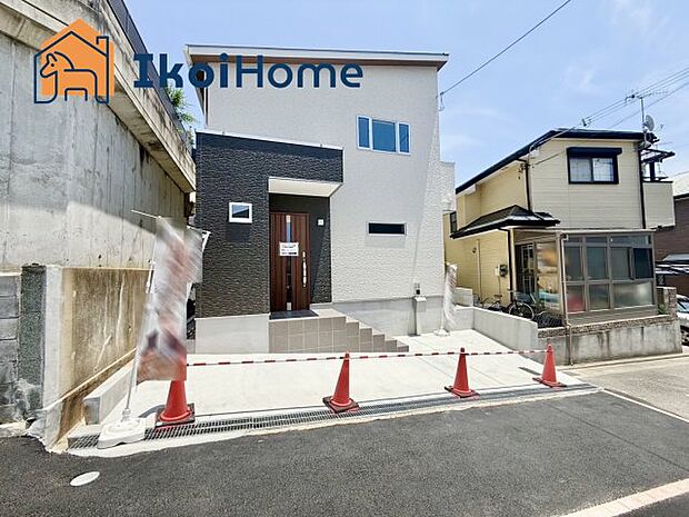 【外観】●年中無休：当日予約可●並列2台駐車可♪人丸小学校徒歩8分、大蔵中学校徒歩15分。