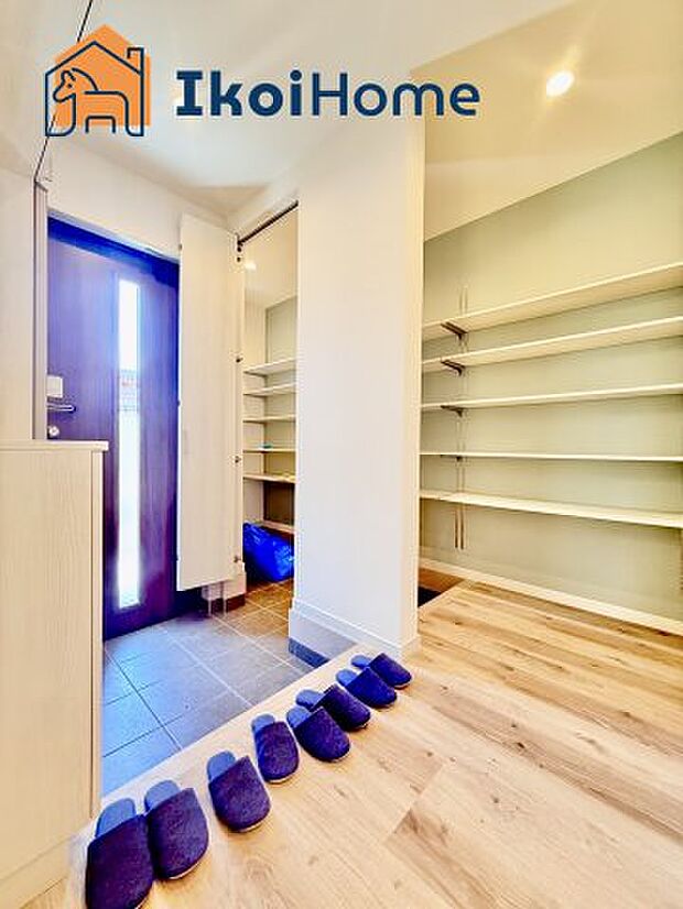 【玄関】●年中無休：当日予約可●玄関には靴をたくさん収納できるシューズインクロークが完備されております。