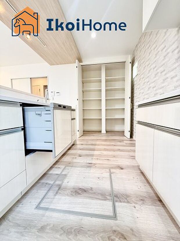 【食器洗浄乾燥機】食洗機があることで食事後の面倒な作業も楽ちんになります。