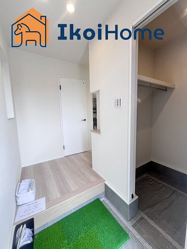 【シューズインクローゼット】収納できる場所が多く家族が多い方、靴を集めることが好きな方、いろいろな方が便利に使うことができます。