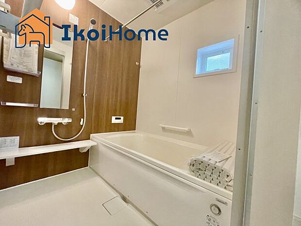 【お風呂】施工事例：一般的な畳2枚分の浴室の広さになっています。お子様と一緒に入っても狭くありません。