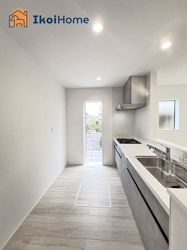 【キッチン】【ホームページに現地動画掲載中】●年中無休：当日予約可●キッチンには勝手口があり、ゴミ出しに便利です