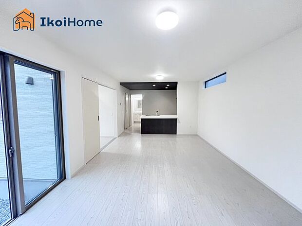 【居間・リビング】【ホームページに現地動画掲載中】●年中無休:当日予約可●LDK18帖あります。明るいLDKです!