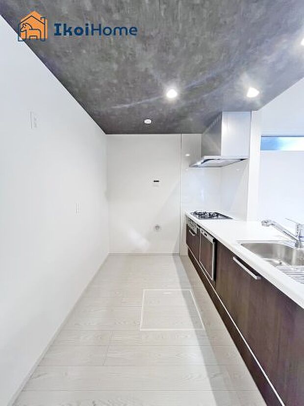 【キッチン】【ホームページに現地動画掲載中】●年中無休:当日予約可●人気の対面式のキッチンで明るく使いやすです!