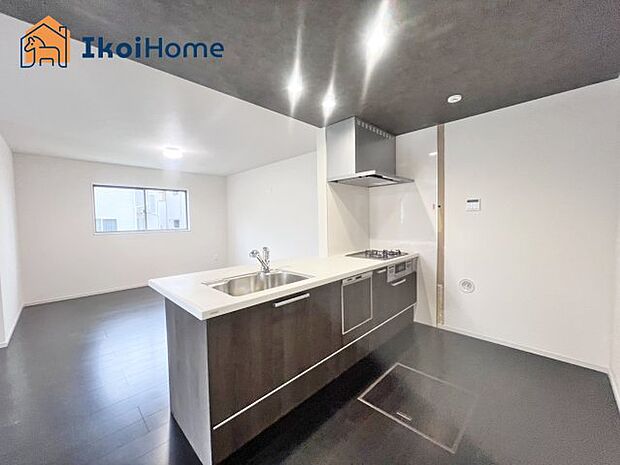 【コンロ】ガスコンロは高火力での調理も可能で、調理器具を選ばなくてもいいので便利です。