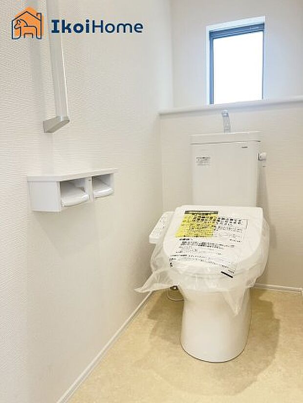 【トイレ】施工例:トイレには温水洗浄便座機能付きで、冬も便座が冷たくないので腰冷えを避けられます。