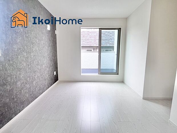 【寝室】【ホームページに現地動画掲載中】●年中無休：当日予約可●バルコニーに面した明るいお部屋♪収納も完備！