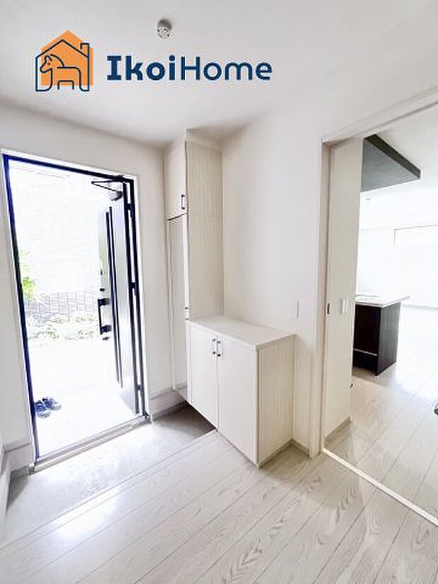 【シューズインクローゼット】収納できる場所が多く家族が多い方、靴を集めることが好きな方、いろいろな方が便利に使うことができます。