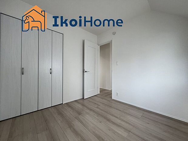 【クローゼット】全室収納が設置されています。大き目ですので沢山収納できます。