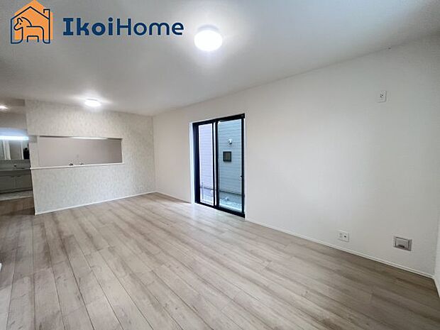 【居間・リビング】【ホームページに現地動画掲載中】●年中無休：当日予約可●LDK17.5帖になります。2面採光で明るいです。