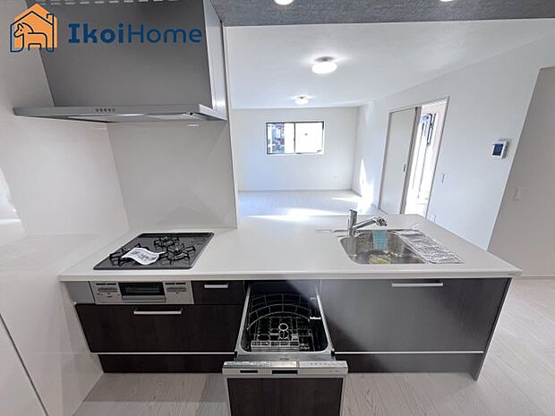 【食洗器】食洗器があることで食事後の面倒な作業も楽ちんになります。