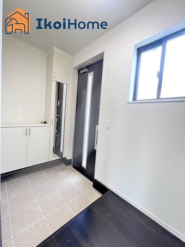 【玄関】●年中無休：当日予約可●玄関には靴をたくさん収納できるシューズボックスが完備されています。