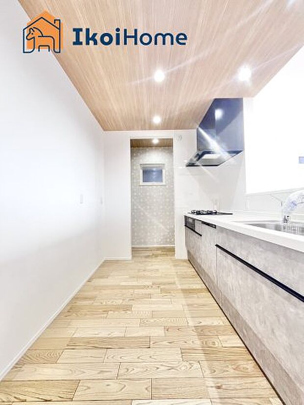 【キッチン】【ホームページに現地動画掲載中】●年中無休：当日予約可●人気の対面式のキッチンで明るい！