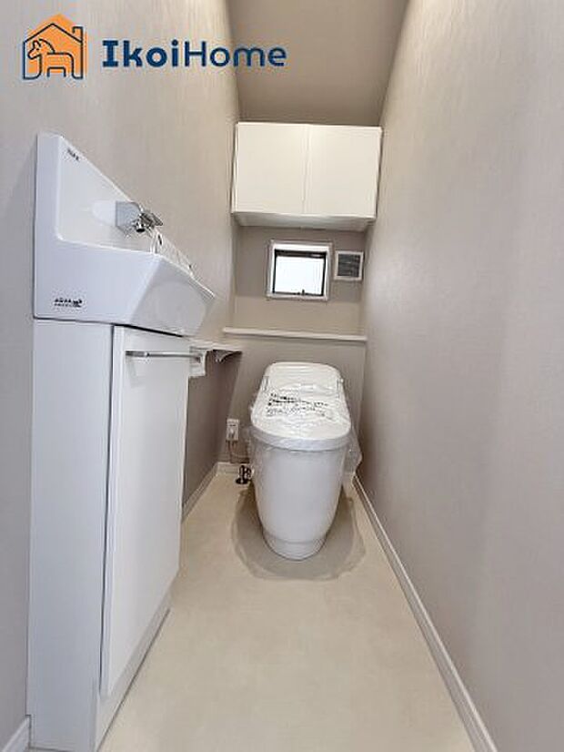 【トイレ】【施工例】トイレには温水洗浄便座機能付きで、冬も便座が冷たくないので腰冷えを避けられます。