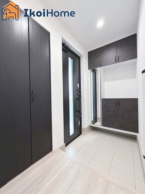 【シューズインクローゼット】収納できる場所が多く家族が多い方、靴を集めることが好きな方、いろいろな方が便利に使うことができます。