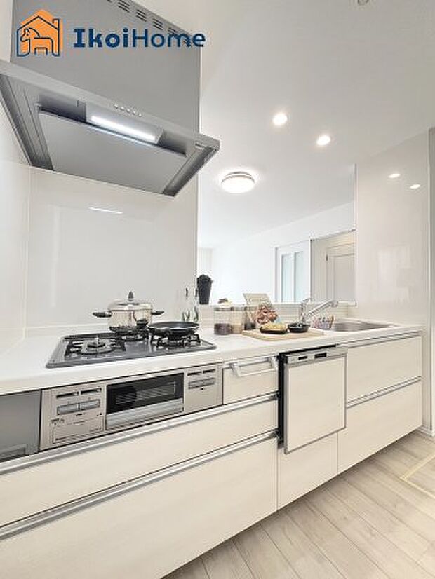 【コンロ】◆施工例◆ガスコンロは高火力での調理も可能で、調理器具を選ばなくてもいいので便利です。