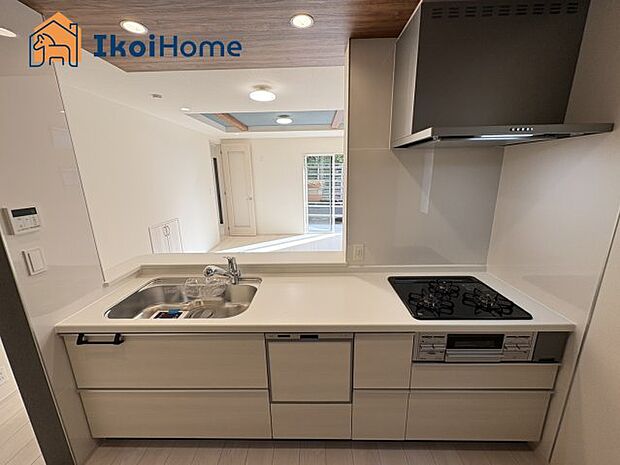 【コンロ】ガスコンロは高火力での調理も可能で、調理器具を選ばなくてもいいので便利です。