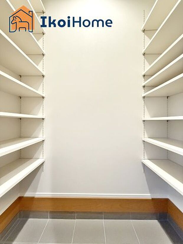 【シューズインクローゼット】●施工事例●収納できる場所が多く家族が多い方、靴を集めることが好きな方、いろいろな方が便利に使うことができます。