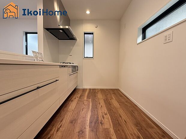 【キッチン】【ホームページに現地動画掲載中】●年中無休:当日予約可●キッチン同色のカップボードご依頼も承ります