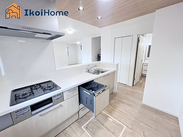 【コンロ】●施工例●ガスコンロは高火力での調理も可能で、調理器具を選ばなくてもいいので便利です。